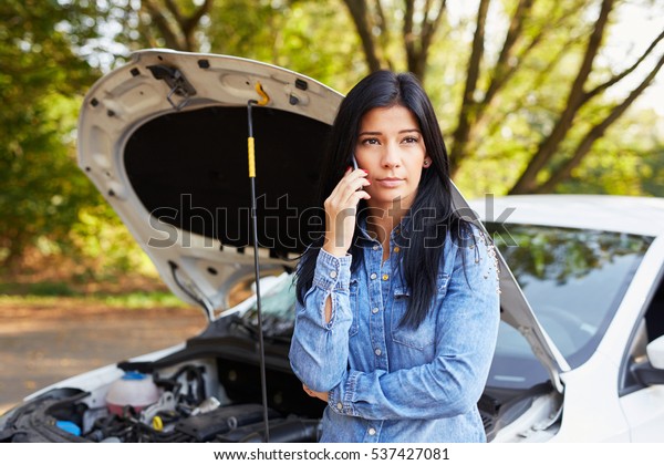 Woman with a\
broken car calling for\
assistance