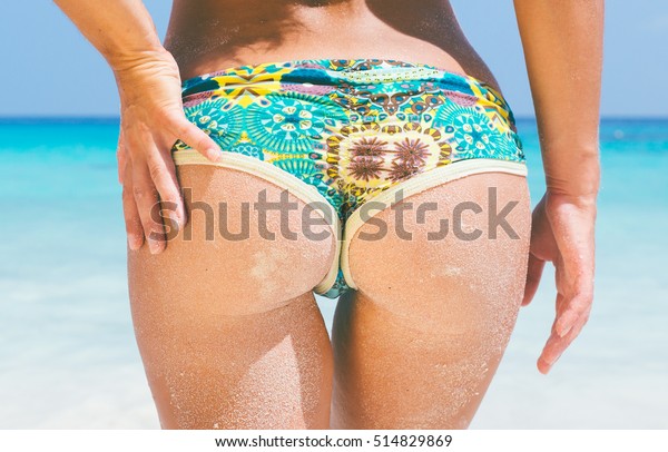 Zdj Cie Stockowe Woman Buttocks On Tropical Beach Background Shutterstock