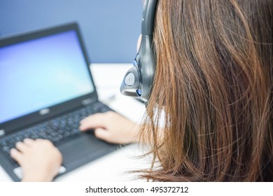 Servicedesk Operator Images Stock Photos Vectors Shutterstock