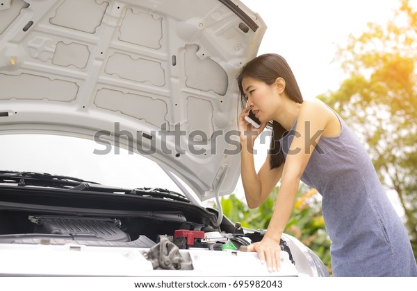 A woman is calling a car mechanic because her car\
is broken.
