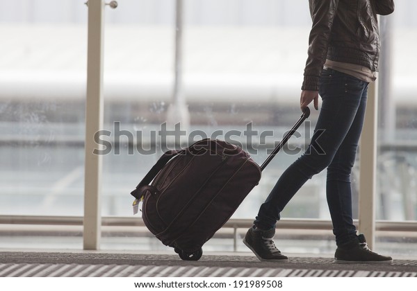 Woman carries your luggage at the airport terminal\
of Hong Kong