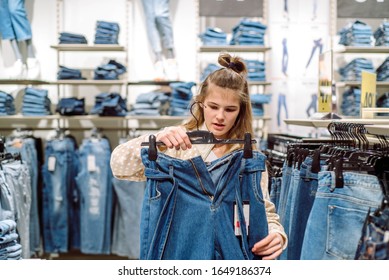 22,893 Teen shopping clothes Images, Stock Photos & Vectors | Shutterstock