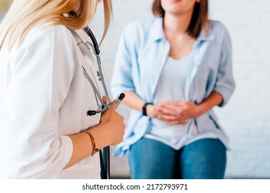 A Woman In Consultation With A Doctor With Abdominal Pain. It Is A Painful Menstrual Period Or Bladder. And Ectopic Pregnancy. Immediate Treatment Immediately.