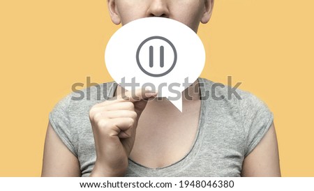 A woman with a conversational cloud in her hand and a pause icon on it. the pause symbol in the conversation
