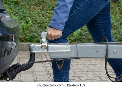 Woman Couple A Trailer (i.s., 