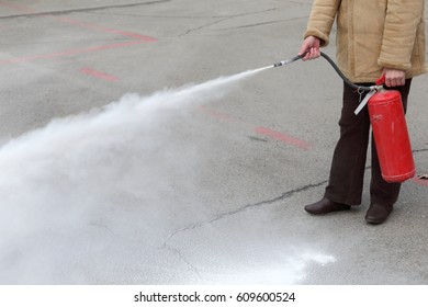 Woman Demonstrating How Use Fire Extinguisher Stock Photo 609600524 ...