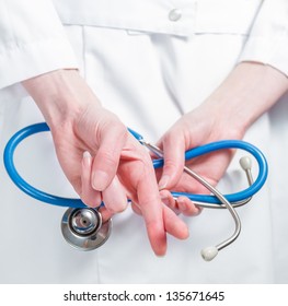 Woman Doctor Crossed His Fingers Behind Back