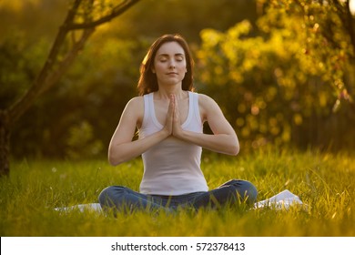 Woman Doing Yoga Park Stock Photo 572378413 