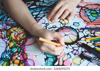 A woman draws neurographics  close  up  Abstract neurographic drawing and marker  colored pencils  neurographic concept  The Method Metamodern Art   Psychological Research in Neurographics 