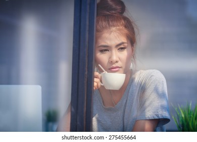 3,976 Woman sipping tea Images, Stock Photos & Vectors | Shutterstock