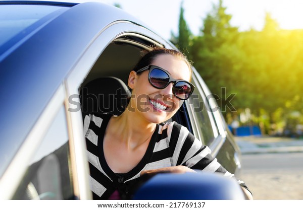 Woman drives a car\
