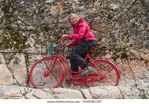 ladies red bike