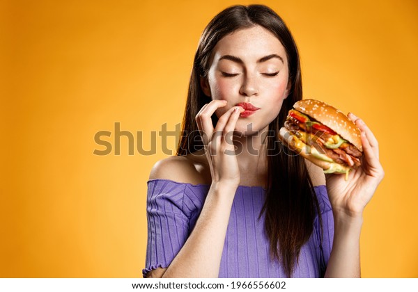 Woman Eating Cheeseburger Satisfaction Girl Enjoys Stok Fotoğrafı