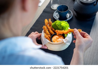 Woman Is Eating Prawns In Batter In A Bamboo Basket.
Traditional Japanese Food Eaten In A Restaurant.