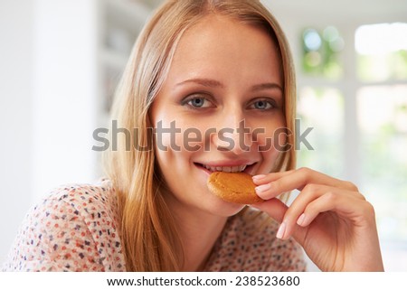 Woman Eats Ginger Biscuit To Stop Nausea Of Morning Sickness