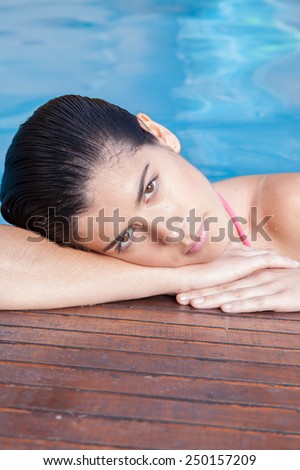 Woman in the edge of the pool