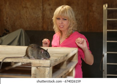 woman with fear of rats