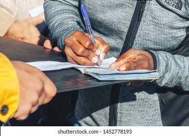  The woman fills the consent to participate in the marathon Close up - Powered by Shutterstock