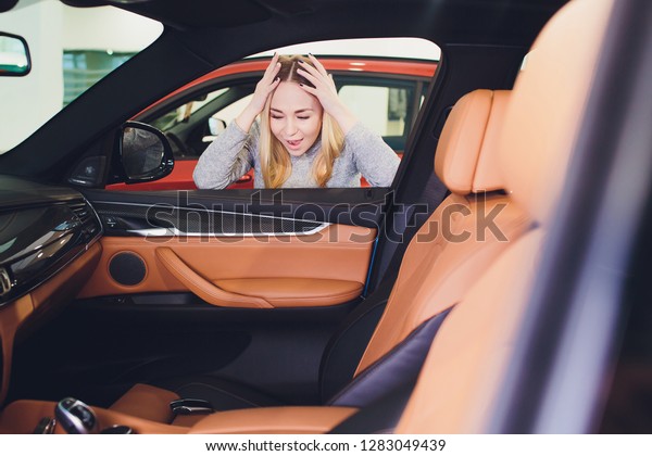 Woman forgot her key\
inside of her car.