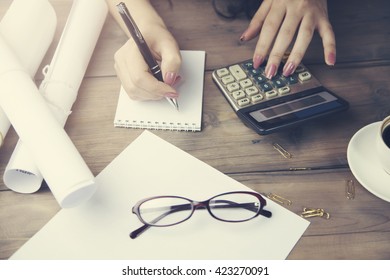 woman hand calculator and pen on working table - Shutterstock ID 423270091