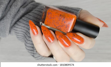 hand Woman manicure orange