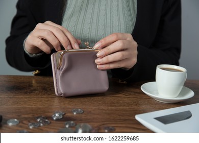  woman  hand purple wallet on table