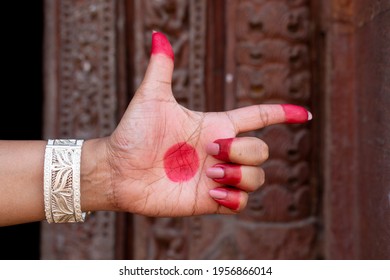 Woman hand showing Tamrachuda hasta (hand gesture, also called mudra) (meaning "rooster") of indian classic dance odissi. Also used in other indian classical dances Kuchipudi and Bharata Natyam.