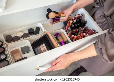 Woman Hands Is Taking Out Makeup Brush Set From The Drawer Of Vanity Table. Concept Of Decluttering And Organizing Of Beauty Cosmetics And Makeup Kit With MUJI's PP Makeup Boxes. Copy Space