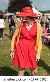 Woman With Hat - Prix De Diane 15 Th June 2014 In Hippodrome Of Chantilly - Paris - France   