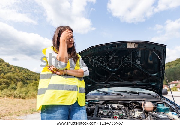 Woman having problem with\
her car 