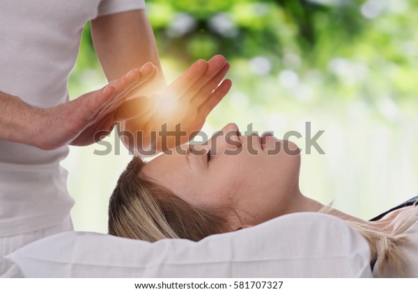 Woman having reiki healing treatment ,
alternative medicine, holistic care
concept.