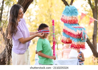 598 Hispanic Pinata Stock Photos, Images & Photography 