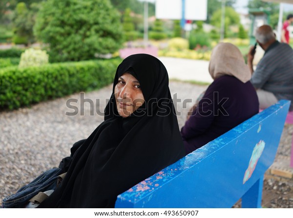 2174 Imágenes De Arabic Grandmother Imágenes Fotos Y Vectores De Stock Shutterstock 4003