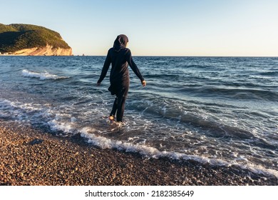 Woman Hijab Standing On Beach Looking Stock Photo 2182385649 | Shutterstock