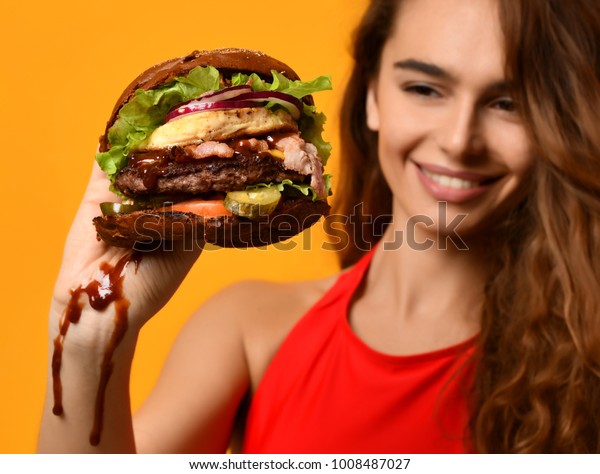 Woman Hold Big Burger Sandwich Eggs写真素材1008487027 Shutterstock
