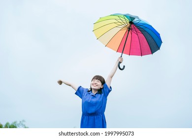 傘 女性 雨 ひとり 日本 の画像 写真素材 ベクター画像 Shutterstock