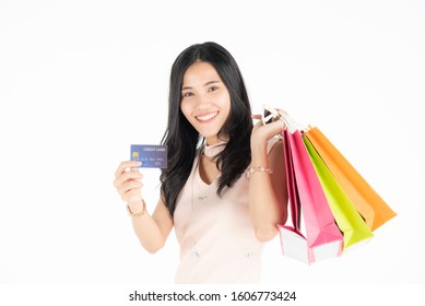 Woman Is Holding Credit Card And  Fun Shopping Bag With Great Shopping Experience.
While Working Separately On A White Background, Consumer Shopping Concept