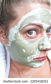 Woman At Home Spa Treatment Klei Mask Facemask Green Mask Beauty Welness Funny Mask