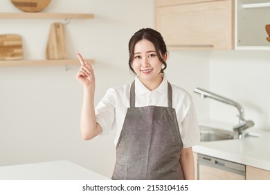 A Woman In The Housekeeping Business Pointing