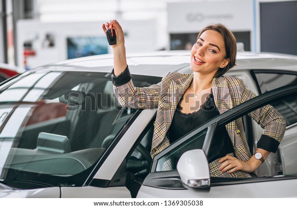 Woman with keys by the\
car