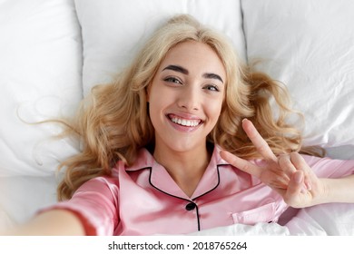  1,230 Wake selfie Images, Stock Photos & Vectors | Shutterstock