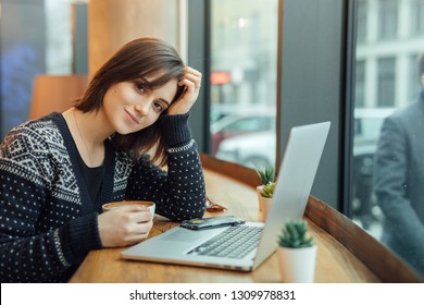 Woman Look Around And Smile While Work In Cafe On Her Laptop. Portrait Of Stylish Smiling Woman In Winter Clothes Work At Laptop. Female Bussiness Style With Sun. - Image