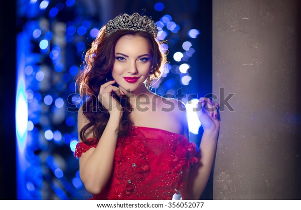 Woman Lux Dress Crown Queen Princess Stockfoto Jetzt