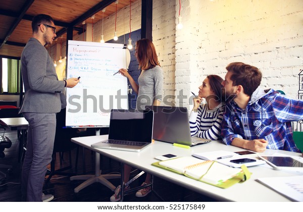 Woman making a\
business presentation to a\
group