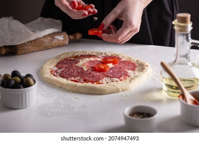 Woman Making Pizza, Step By Step Instructions