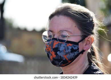 Woman In Mask And Glasses Editorial Guide The City Of Saransk Russia September 2020