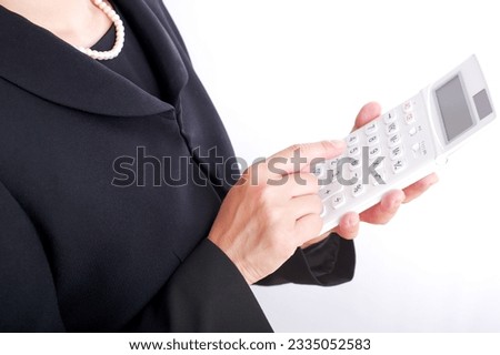 A woman in mourning clothes with a calculator