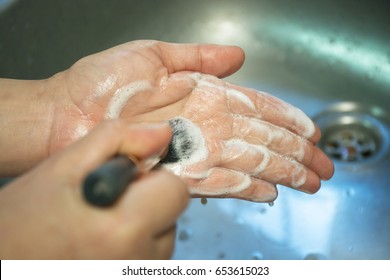 Woman Must Cleaning Makeup Brushes Is Important, Swirl The Brush In Your Palm.