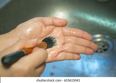 Woman Must Cleaning Makeup Brushes Is Important, Swirl The Brush In Your Palm.