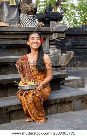 Woman with offering at Balinese temple